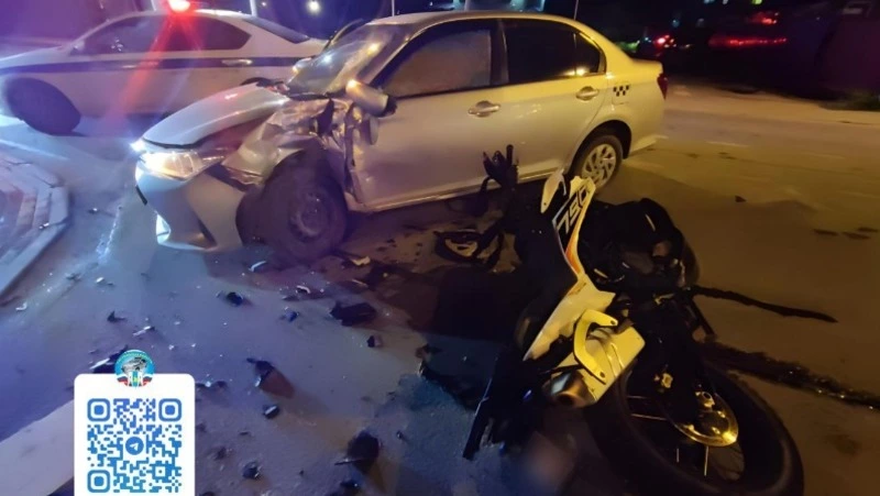 Мотоциклист с пассажиркой пострадали в ДТП на перекрестке в Южно-Сахалинске