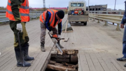 В Красногорске ремонтируют опасный мост. Грузовики не пропускают