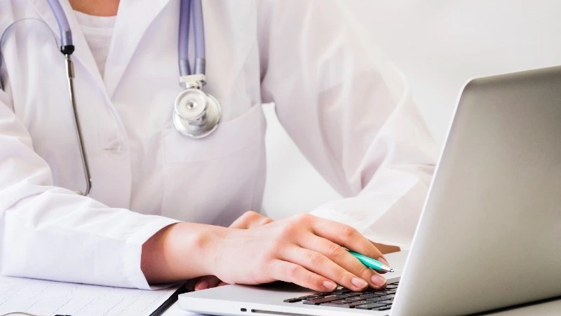 Прием врача-кардиолога провели в онлайн-режиме в ФАП села Пятиречье на Сахалине