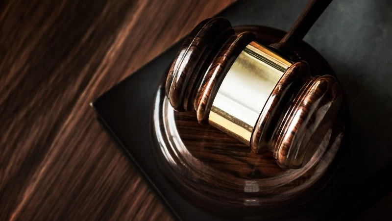 Иск в суд не помог снести «самовольный» гараж в Макарове