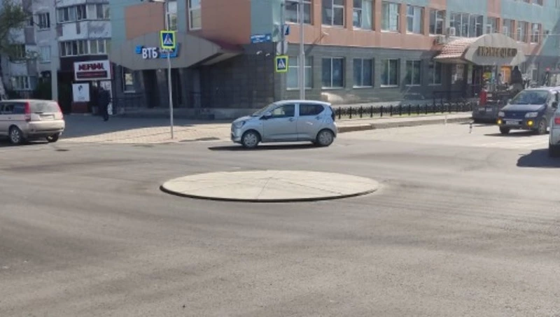 Пешеходные переходы исчезли с перекрестка в центре Южно-Сахалинска