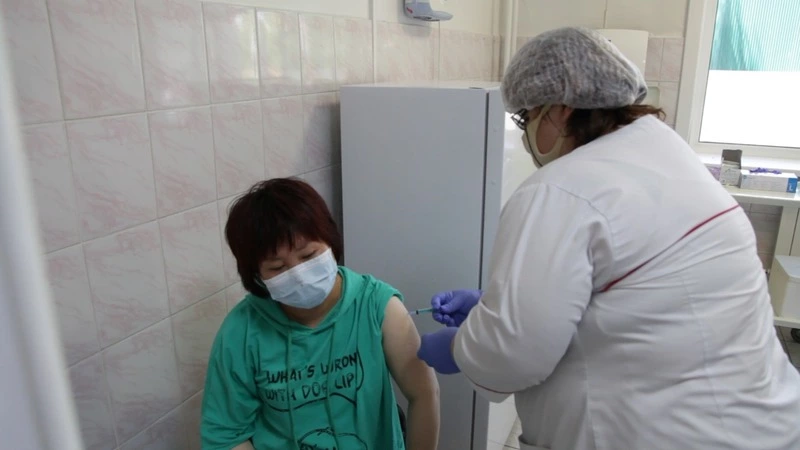 Платные прививки от ковида охотно ставят иностранцы на Сахалине