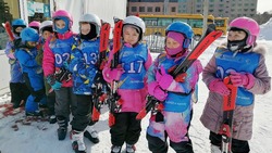 Больше тысячи школьников бесплатно научат катанию на лыжах и сноуборде на Сахалине