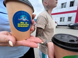 Сотрудники ГИБДД раздали бесплатный кофе водителям Южно-Сахалинска
