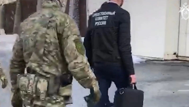 Начальника СИЗО подозревают в даче взятки коллеге на Сахалине