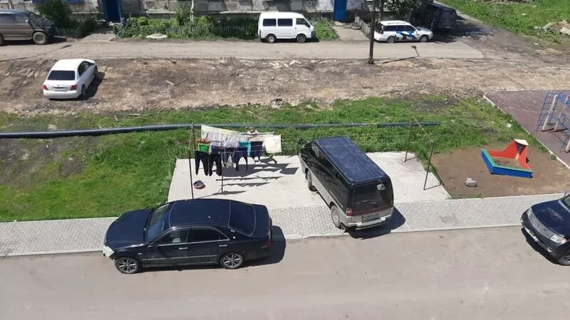 В Шахтерске автохам перепутал площадку для сушки белья с парковкой