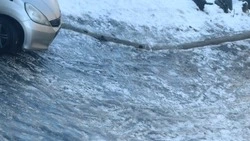 Житель Лугового пожаловался на многослойный каток во дворе Южно-Сахалинска