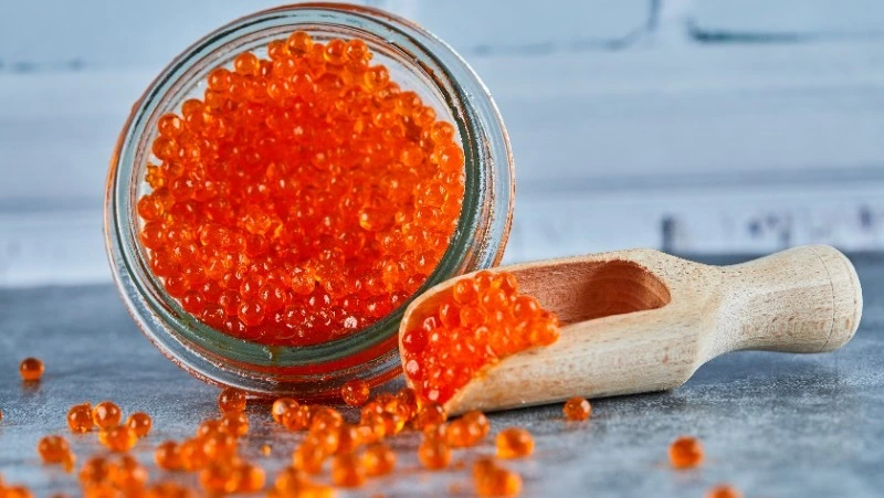 Живых личинок обнаружили в красной икре трех предприятий с Сахалина