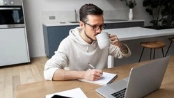 Жители Дальнего Востока зарабатывают фрилансом на стройках, в бизнесе и сфере красоты