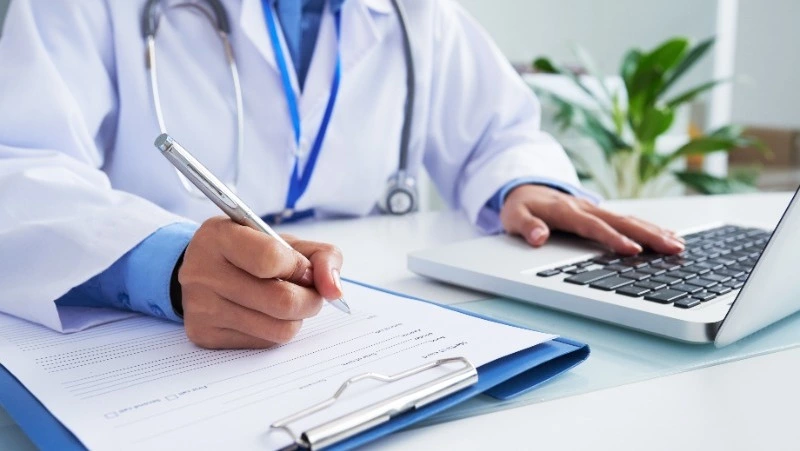 Врачи Сахалина полностью вернули зрение жителю Курил с редким заболеванием