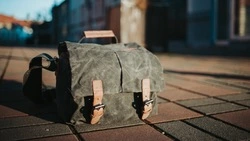 В Южно-Сахалинске пенсионер-рецидивист обокрал гуляющую с коляской женщину