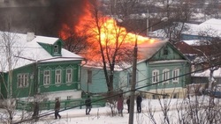 Пожарные потушили частный дом в Смирныховском районе днем 17 декабря