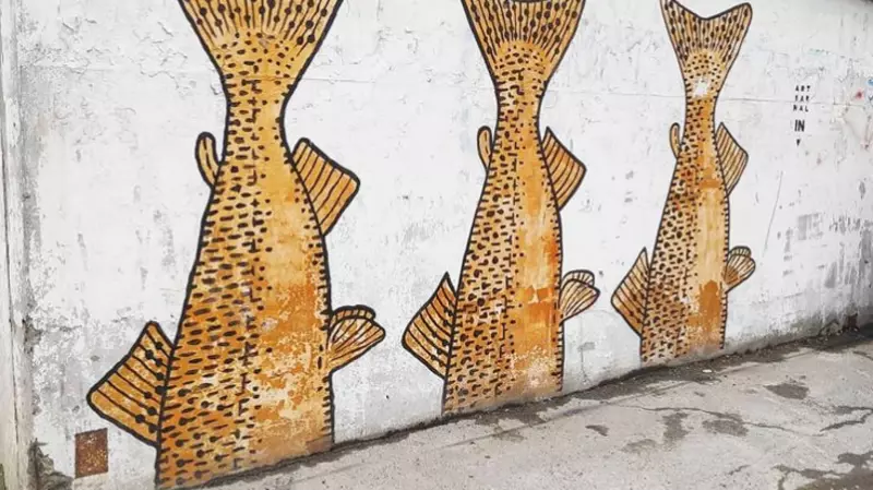 Коммунальщики стерли самый актуальный сахалинский стрит-арт