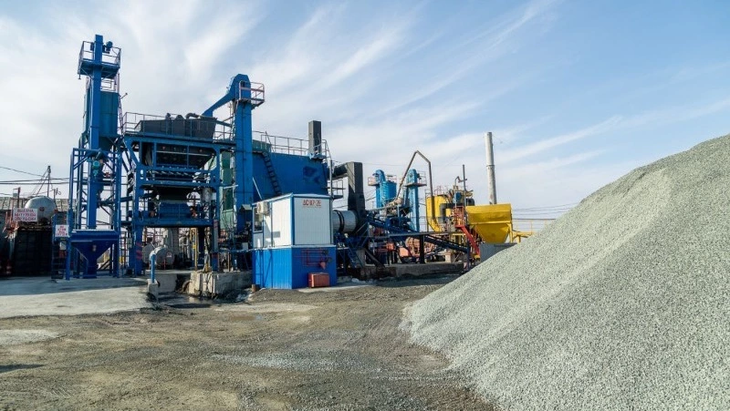 В Южно-Сахалинске завершают подготовку к старту дорожного сезона