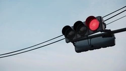 Водителей Южно-Сахалинска предупредили о неработающих светофорах на четырех перекрестках