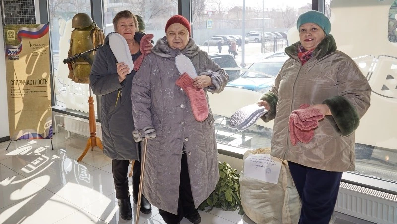 «Все это для наших ребят»: участницы «Эдельвейс» отправили посылку в зону СВО