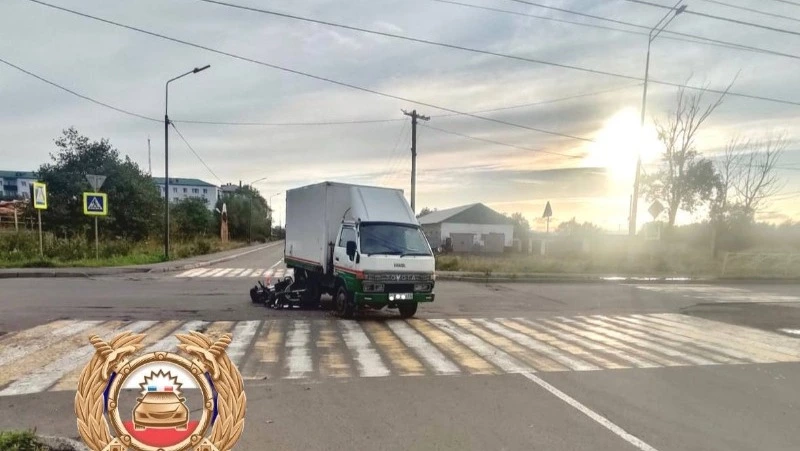 Водитель грузовика сбил мотоциклиста на перекрестке в Поронайске 12 сентября