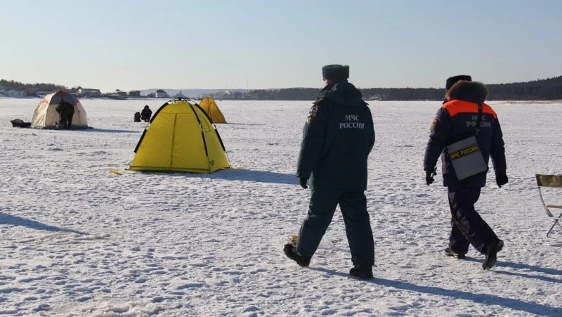Спасатели Сахалина запретили выходить на лед в заливе Мордвинова 13 февраля 