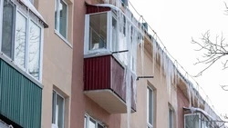 Управляющие компании Южно-Сахалинска ждут штрафы до 250 тысяч рублей за сосульки и снег на крышах