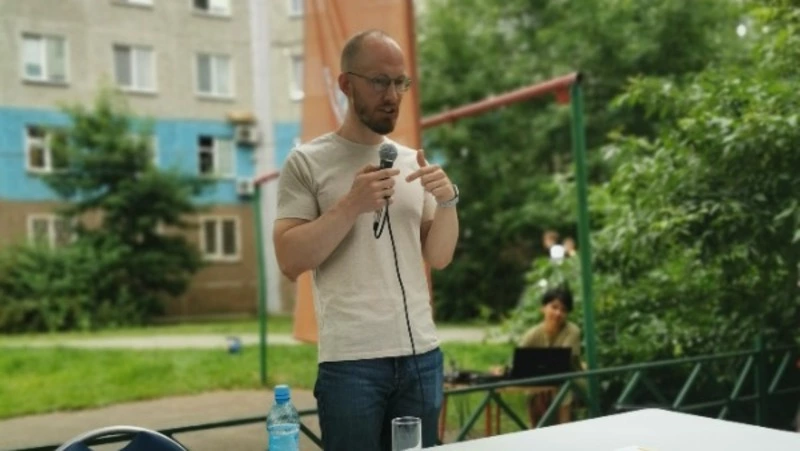 Писатель с фальшфейером