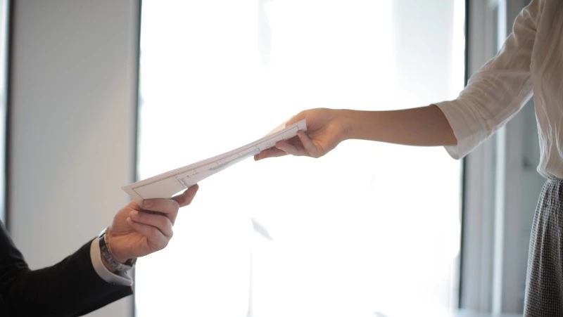 «Вычитать из зарплат»: Лимаренко отчитал ЖКХ за платные справки для сахалинцев