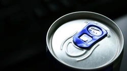 Госдума приняла закон о запрете продажи энергетиков несовершеннолетним