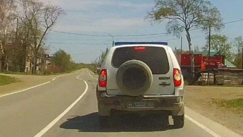 Полицейского, который нарушил ПДД на юге Сахалина, установили