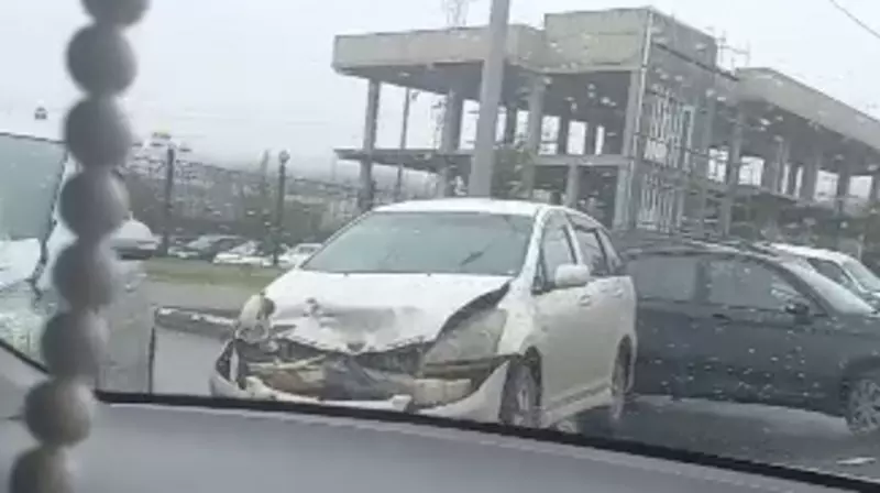 Бригада реанимации приехала к месту ДТП в столице Сахалина