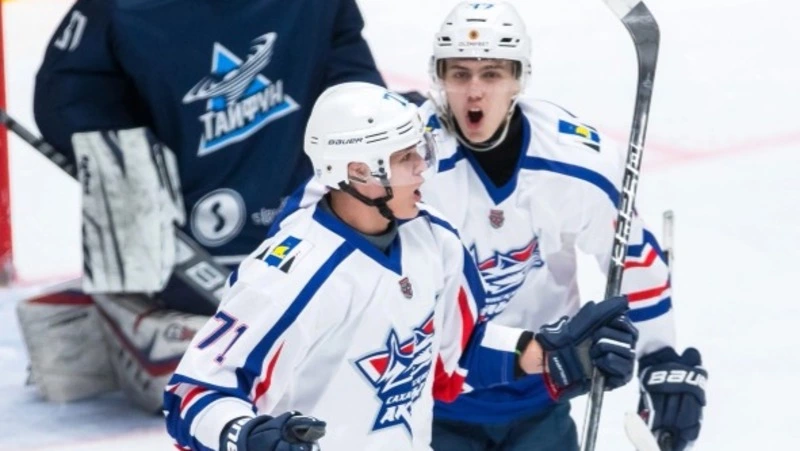 «Сахалинские Акулы» начали выездную серию игр против «Тайфуна»