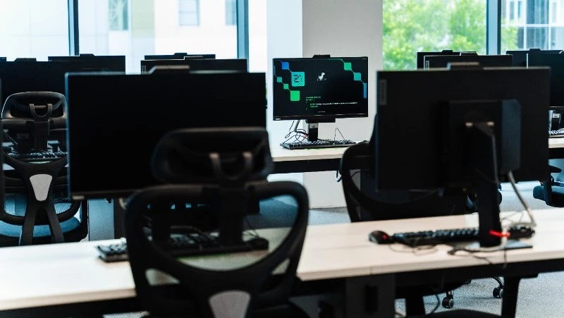 Новые ИТ-специалисты появились на Сахалине благодаря бесплатному образованию в «Школе 21»