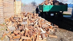 Матери мобилизованного из Смирныховского района перевезли дрова в новый дом