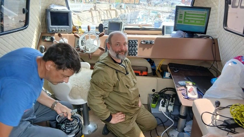 Ученые СахГУ исследуют углеродный баланс моря в бухте Лососей