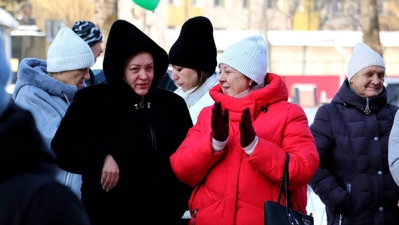 Жители аварийных домов в Смирных получили ключи от новых квартир