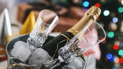Шампанское и крепкий алкоголь подорожают в России в новом году