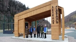 Депутаты проверили финальный этап благоустройства парка «Зеленая гавань» в Холмске