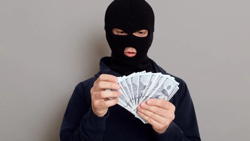 Телефонные мошенники украли более пяти млн рублей у двух жителей Сахалина