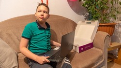 Сыну бойца СВО купили ноутбук для обучения в школе для слабослышащих на Сахалине