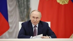Путин: многодетные семьи должны стать нормой для России