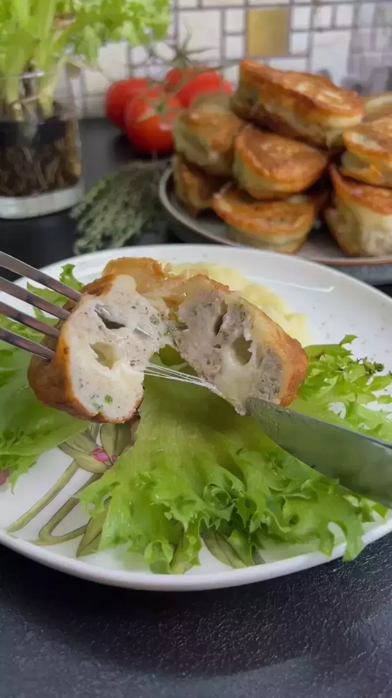 Сахалинский фуд-блогер Ксения Никишина раскрыла рецепт нежных котлет с сыром