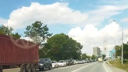 Многокилометровая пробка сковала выезд из Южно-Сахалинска в Корсаков