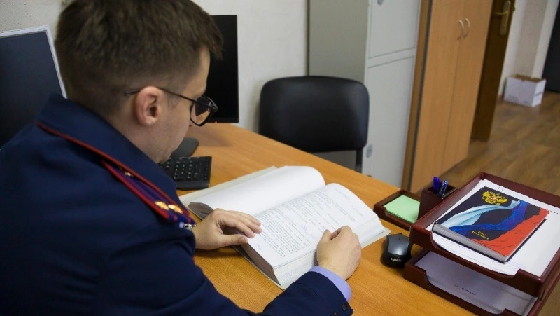 Житель Сахалина ответит в суде за покушение на убийство знакомого вилкой и ножом