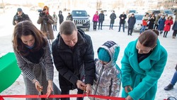 Мэр Южно-Сахалинска вручил работникам соцсферы ключи от новых квартир в арендном доме