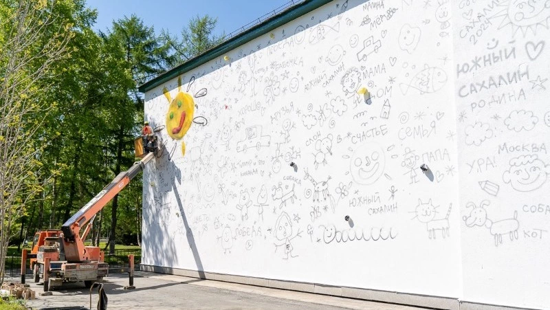Муралы известных российских и заграничных художников сделают Южно-Сахалинск ярче этим летом