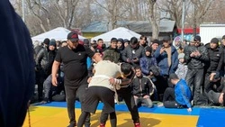 Жители Сахалина отметили праздник Навруз в парке им. Гагарина