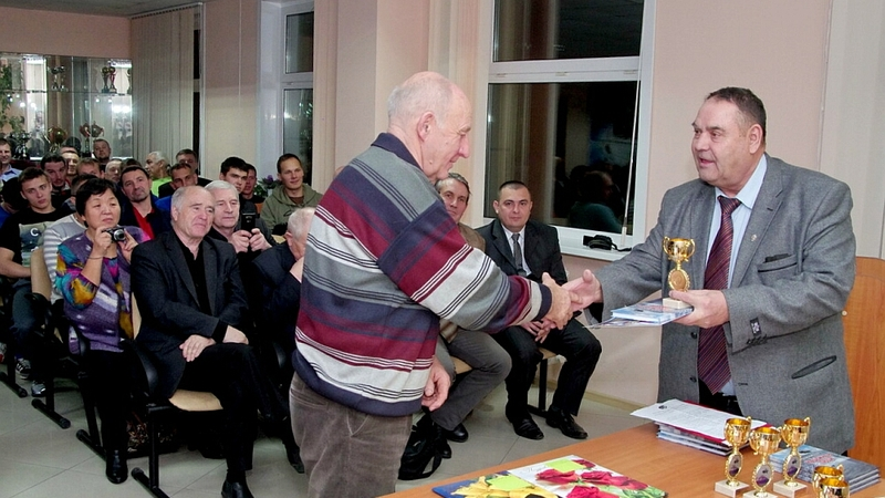 Вертолет над склоном Тяти