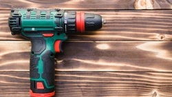 В Южно-Сахалинске мужчина украл электроинструменты на 70 тысяч рублей и продал прохожему