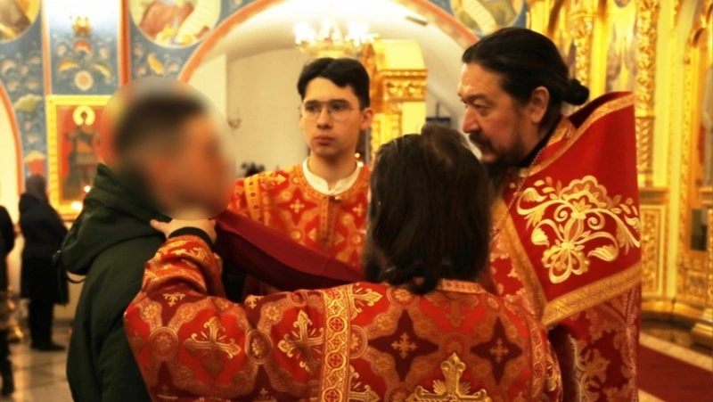 Военнослужащие с Сахалина побывали на пасхальной службе в храме Рождества Христова