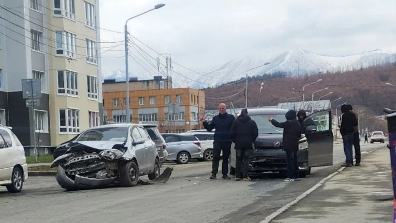 Жесткое ДТП произошло на улице Крайней в Южно-Сахалинске