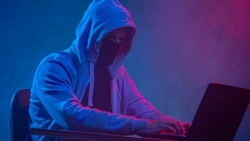 Пожилая сахалинка перевела мошенникам 1,6 млн рублей в надежде на «компенсацию»