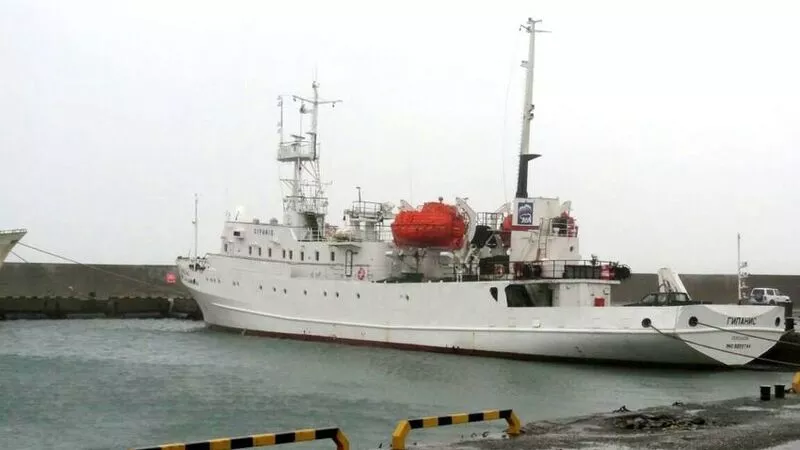 Теплоход «Гипанис» с пассажирами на борту не дошел до Курил